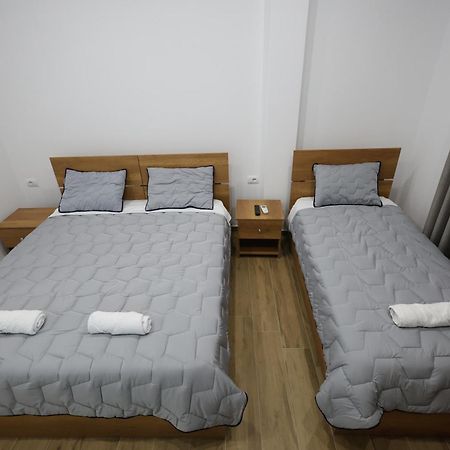 בראט Guesthouse Aurel מראה חיצוני תמונה